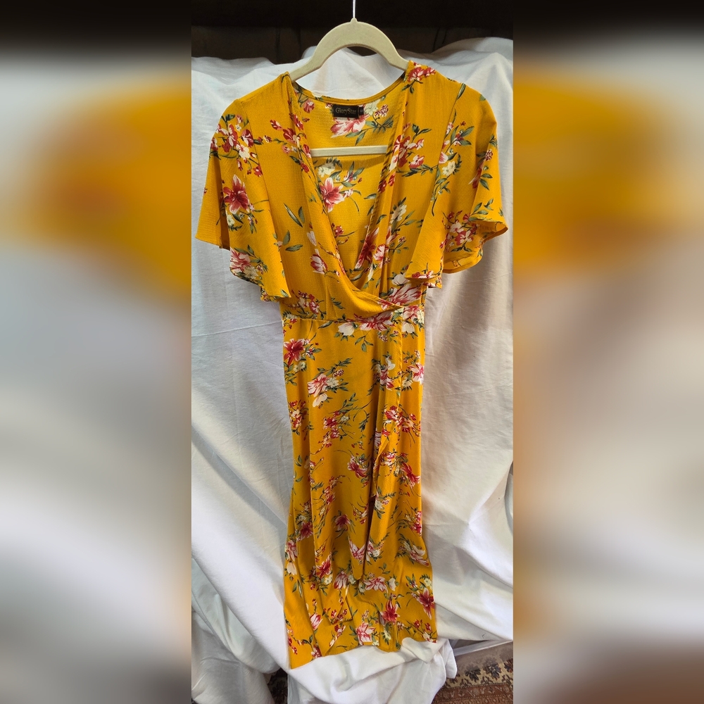 Elegant Floral Maxi Dress in Yellow